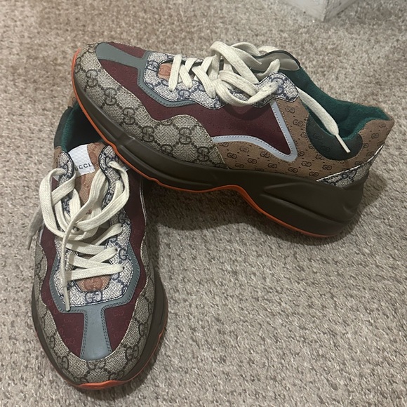 GUCCI’S - Picture 1 of 2